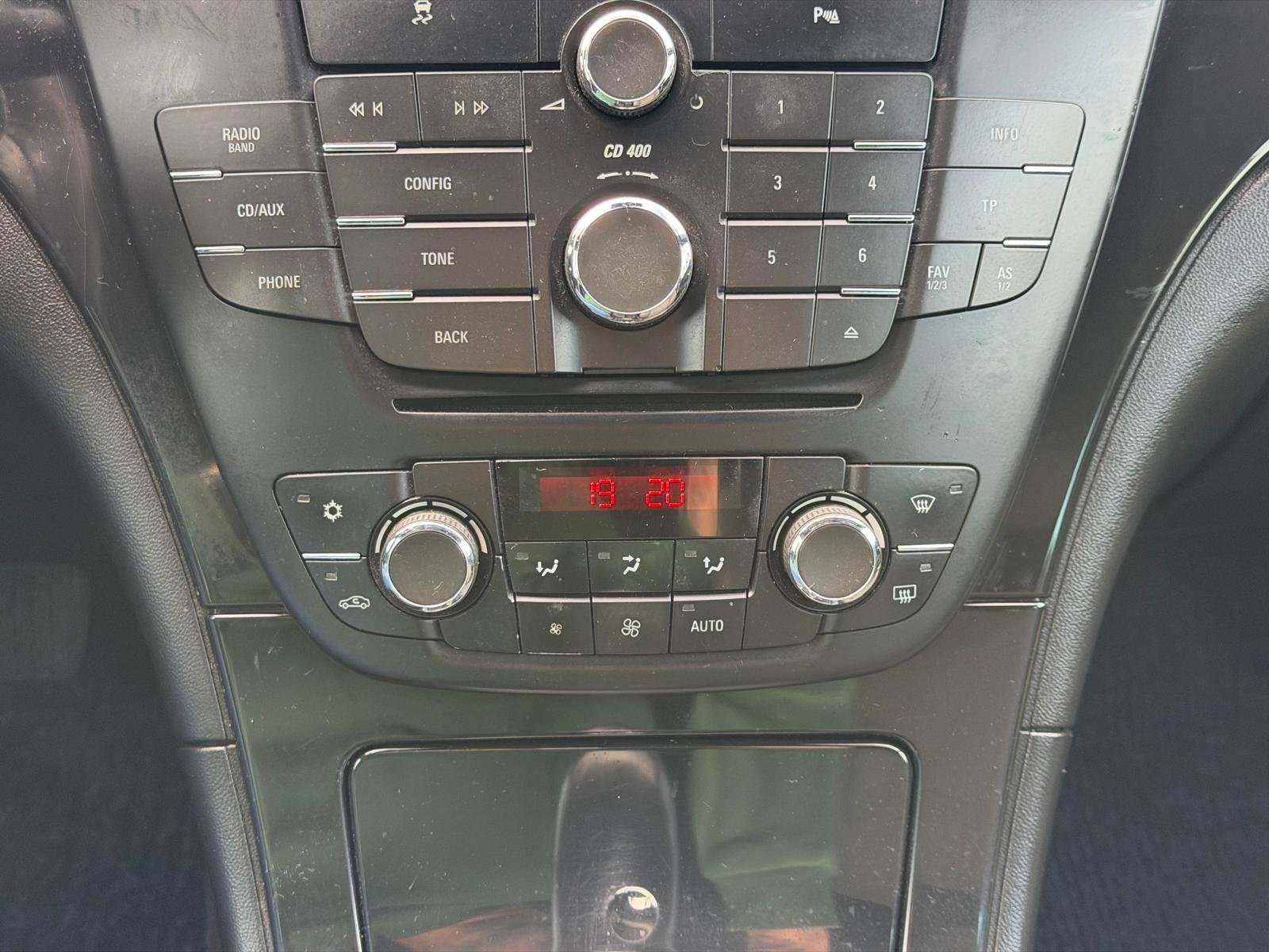 Opel Insignia 2.0 CDTI Cosmo ecoFLEX - imagem 17