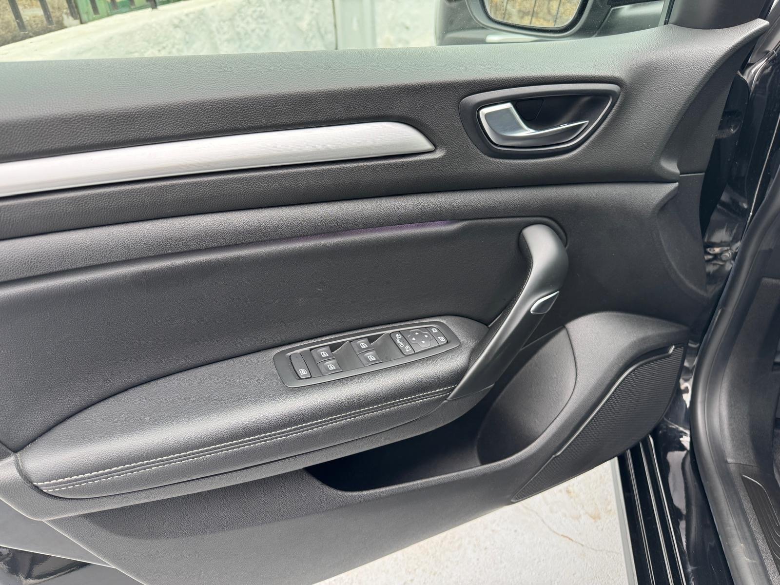 Renault Mégane Sport Tourer 1.5 Blue dCi Limited EDC - imagem 13