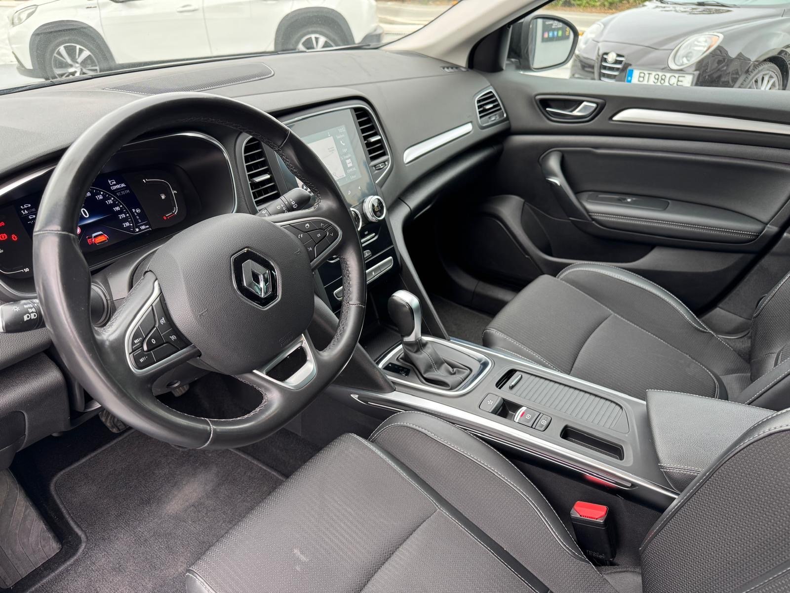 Renault Mégane Sport Tourer 1.5 Blue dCi Limited EDC - imagem 14