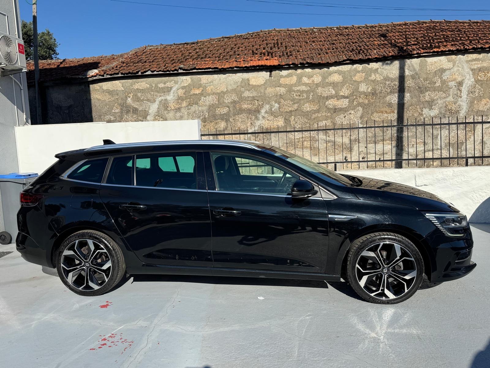Renault Mégane Sport Tourer 1.5 Blue dCi Limited EDC - imagem 4